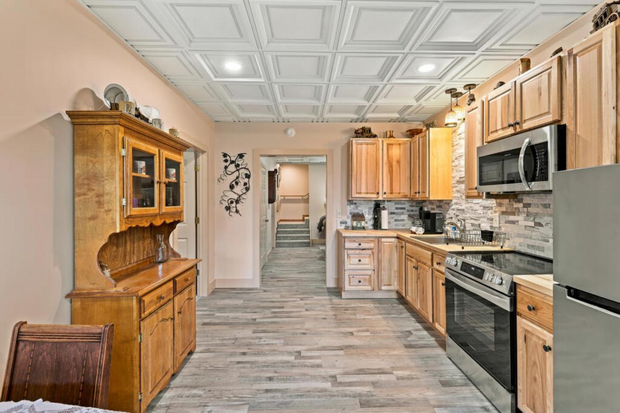 Mountain Equestrian Estate on 7.84 Acres - photo 23