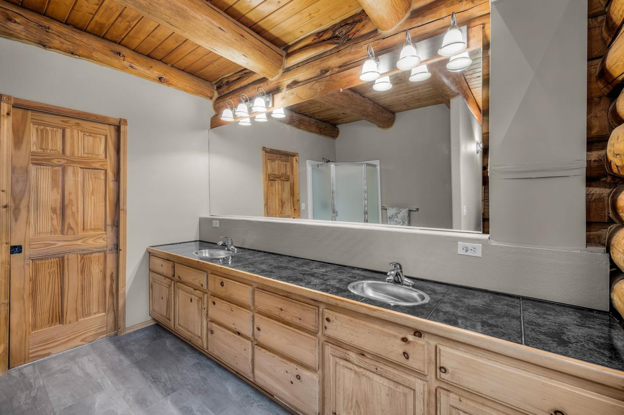 Rustic Elegance in Central Oregon w/ Barn & ADU - photo 10