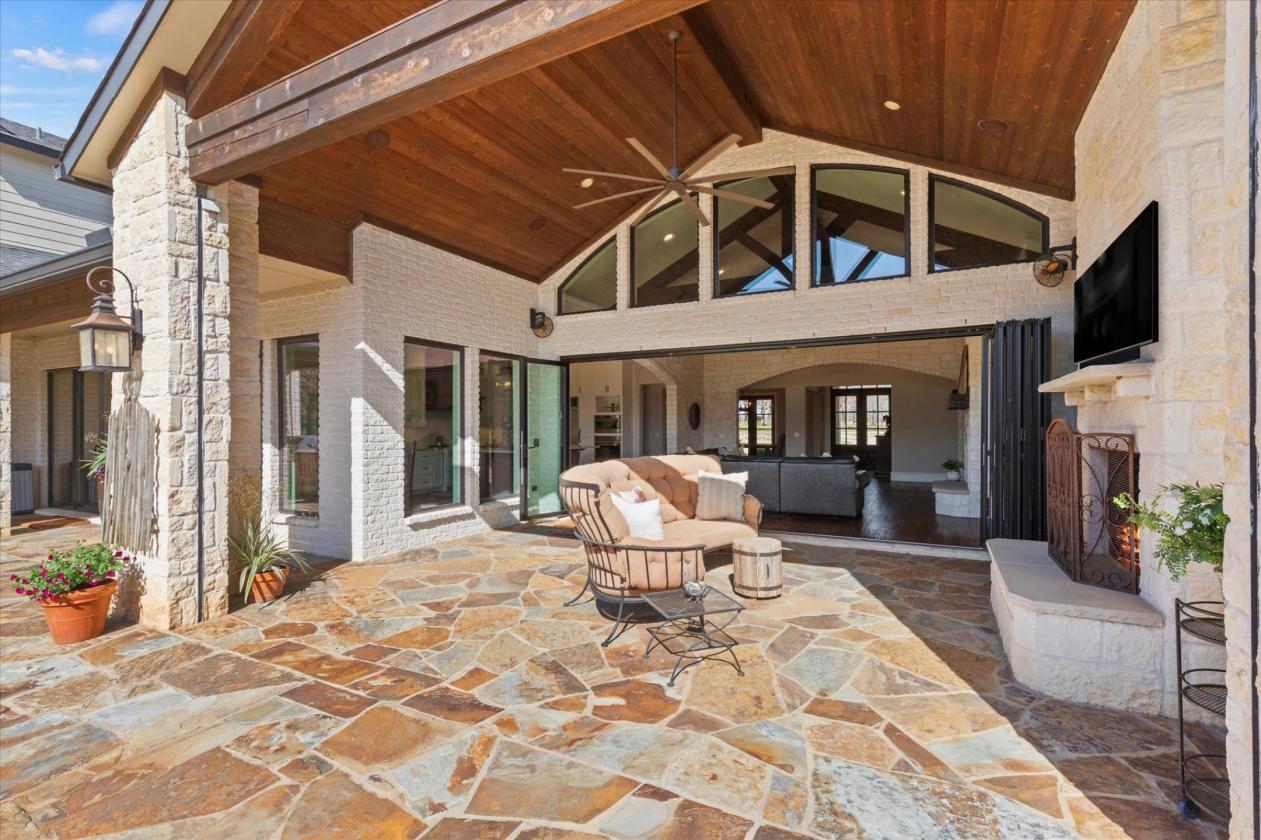 The perfect luxury home with privacy - photo 27