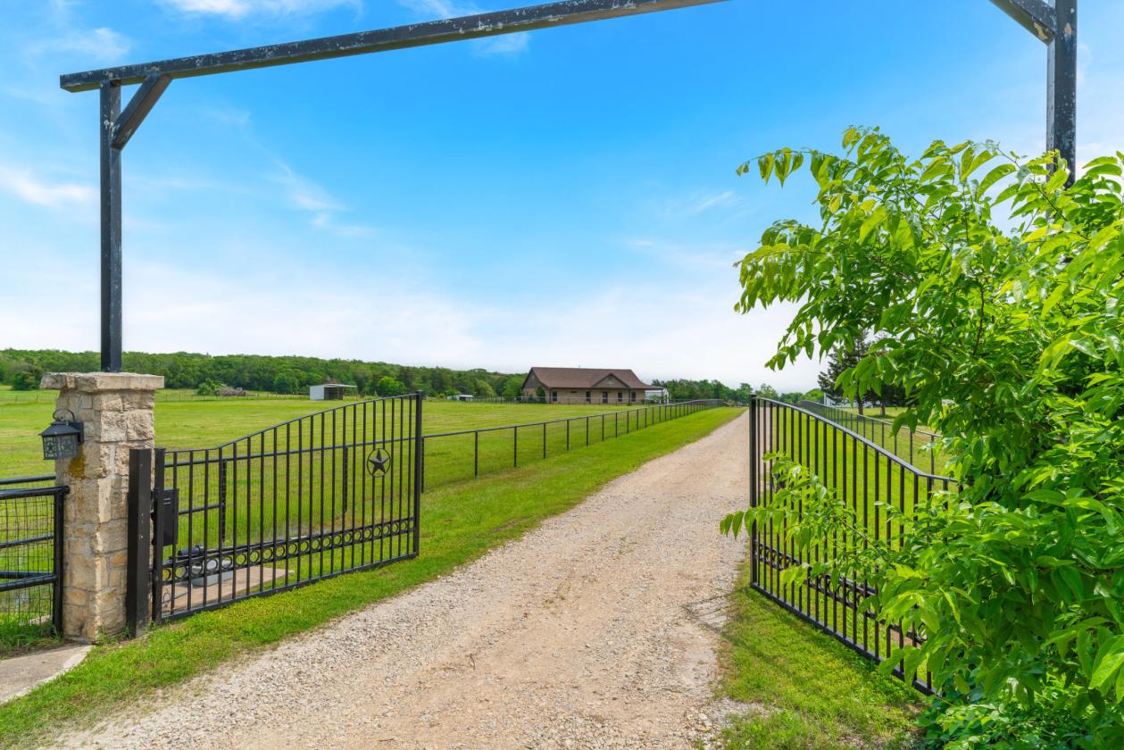 Stunning 15 acres in sought-after Mountain Springs - photo 4