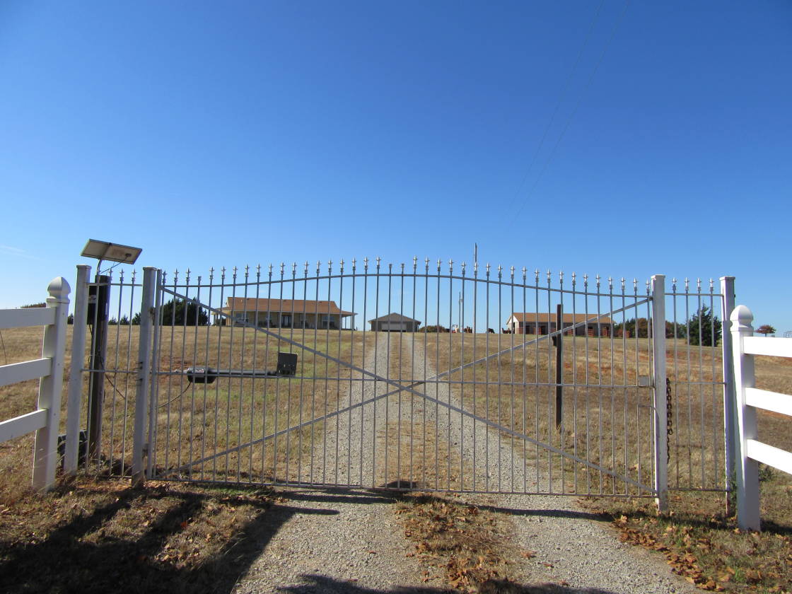 20 acre Horse Property / 6 stall barn, totally fenced... Chandler