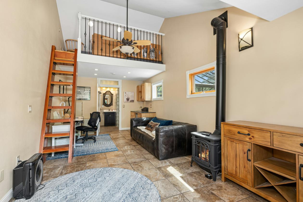 Turnkey gated equestrian property with custom home - photo 23