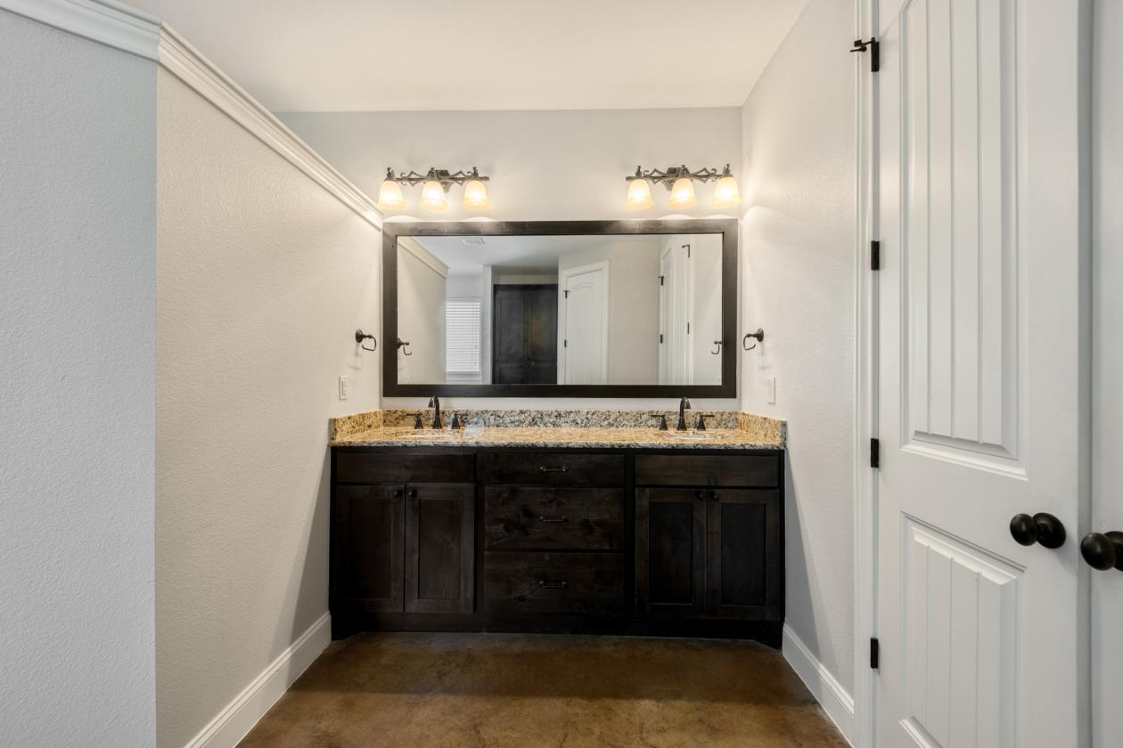 Luxury Ranch Retreat on 11.66 Acres near Dallas - photo 10