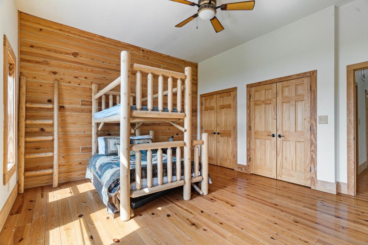 Modern log home and equestrian property with views - photo 22