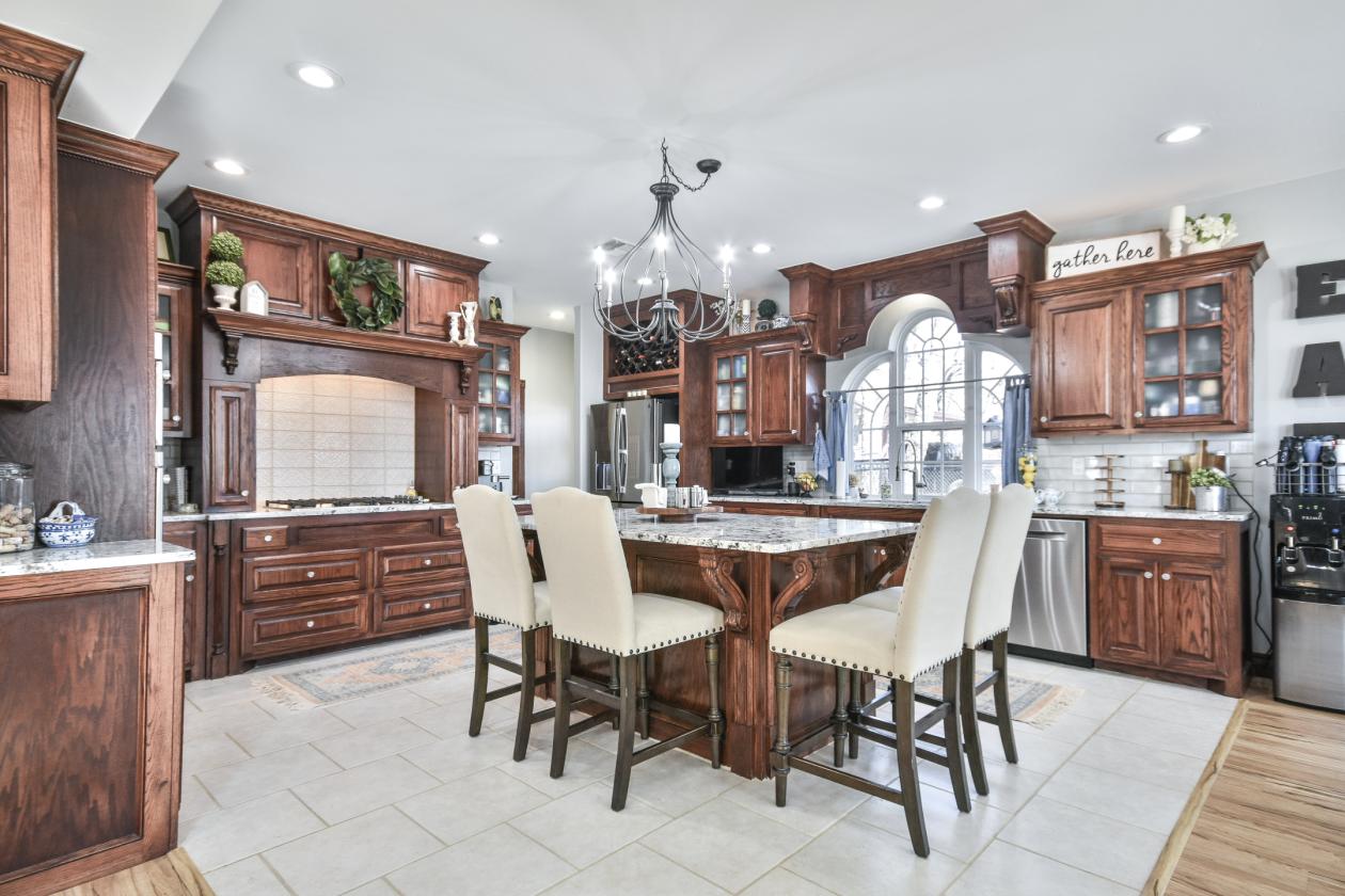 This unique property offers it all! - photo 4