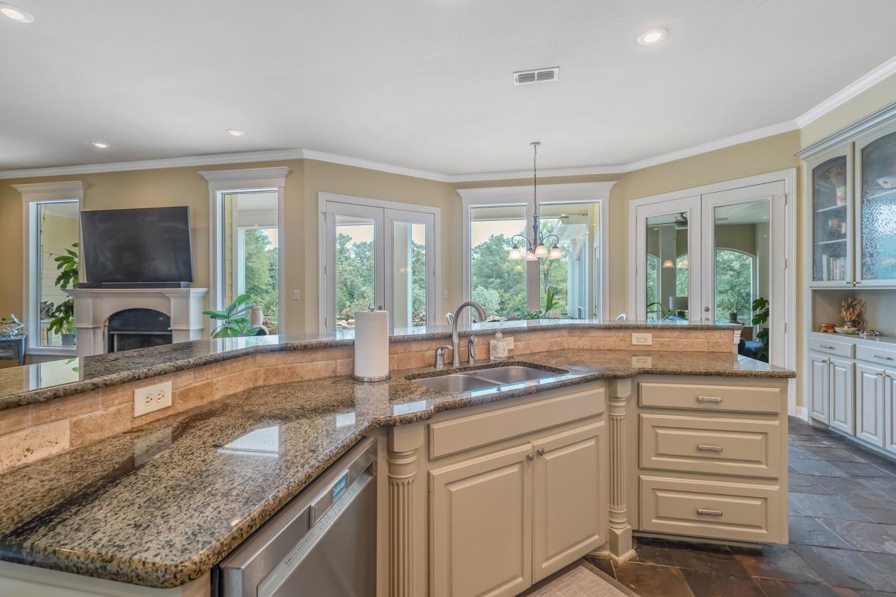 An Iconic Equestrian Estate - photo 19