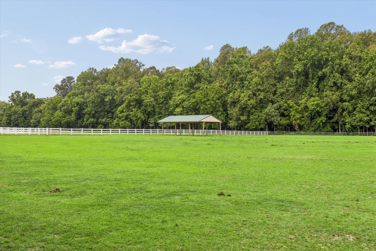 Cedar Valley Farms Indoor arena, 37 stalls, 40 acres - photo 21