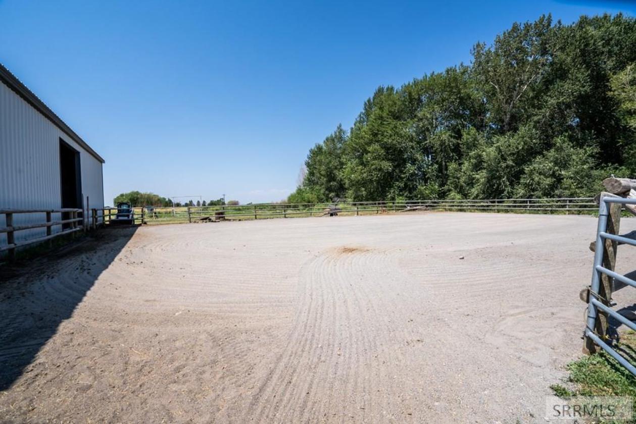 Covered Arena & Boarding Facility - photo 5