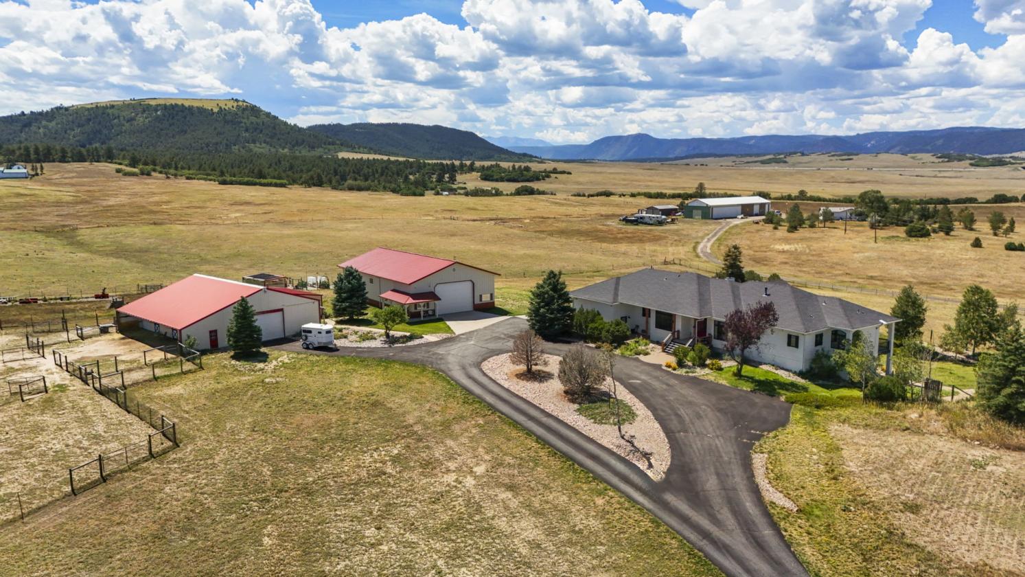10 Acre Hobby Ranch with 3 outbuildings - photo 6
