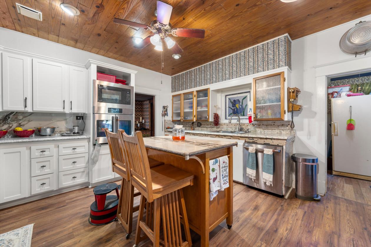 Beautiful 101 Acre Equestrian Facility & Residence - photo 12