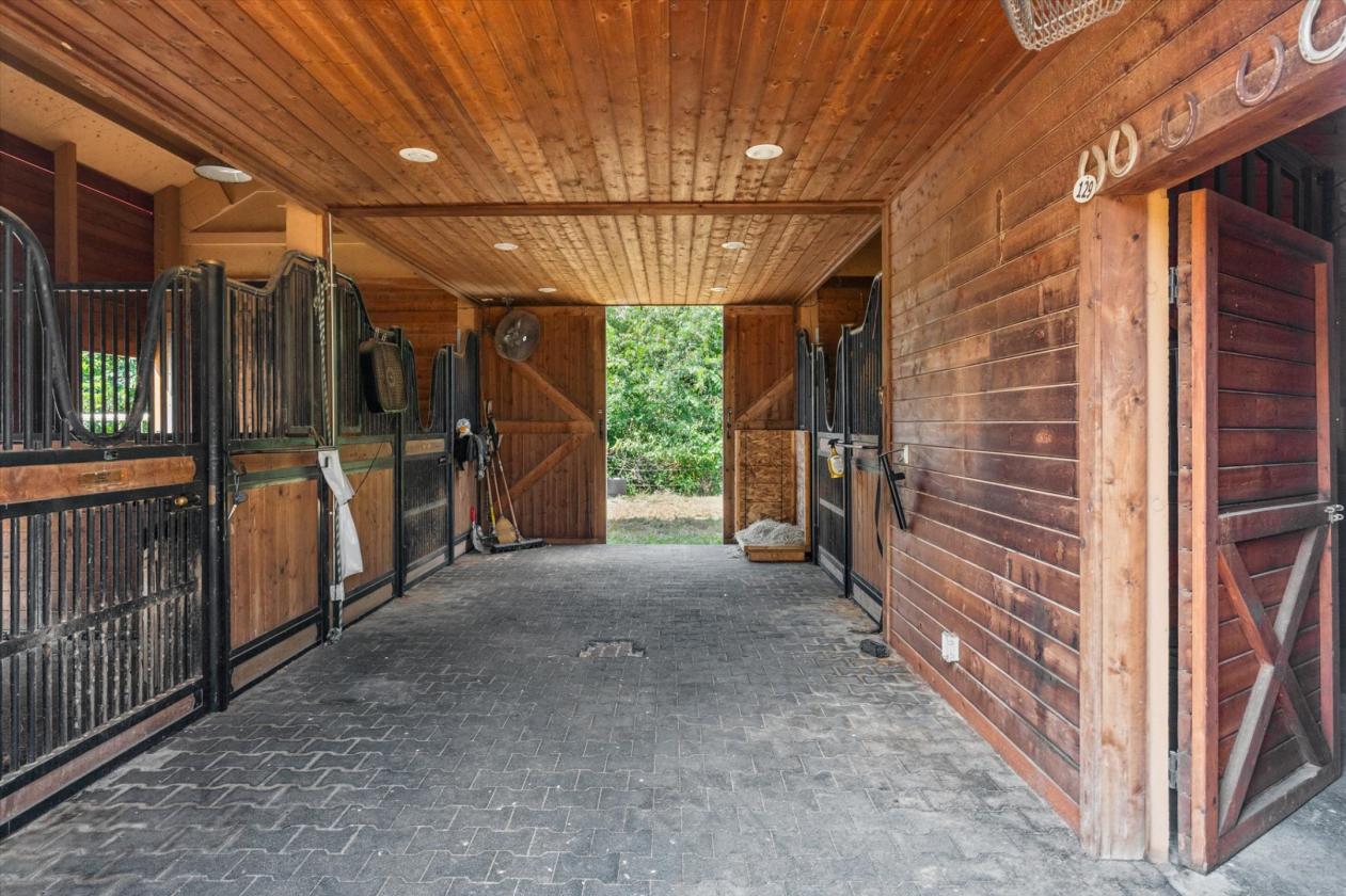 Luxury Lake Front Estate w/ Indoor & Outdoor Arena - photo 8