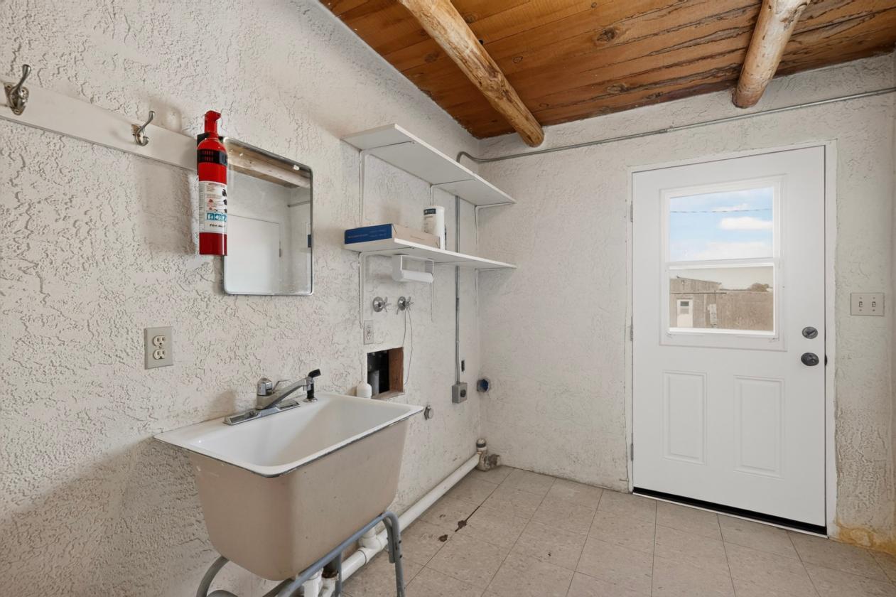 Fabulous, one of a kind horse property - photo 7