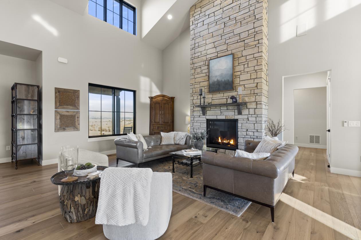 Exceptional Mountain Residence with Room for Horses - photo 5