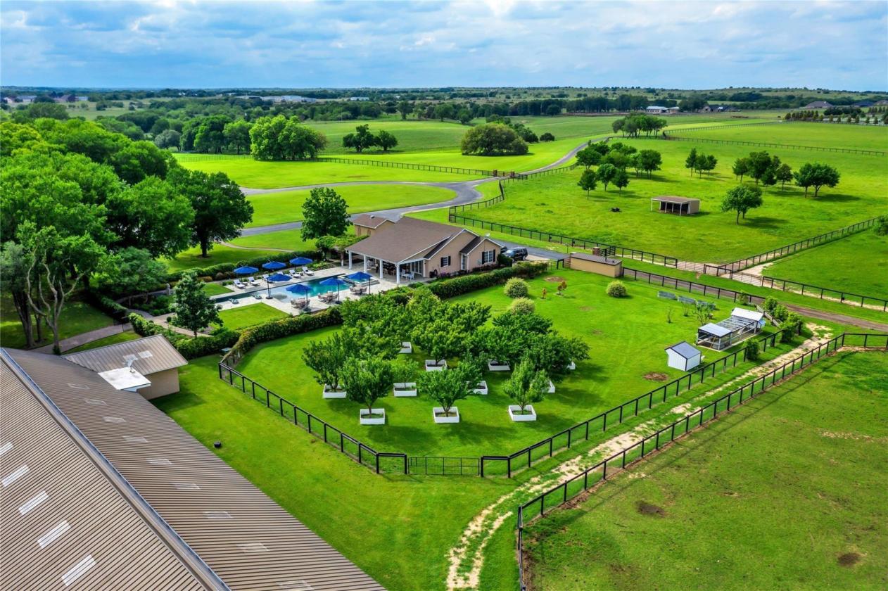 Luxury Equestrian Estate with Arena on 80.54 acres - photo 13