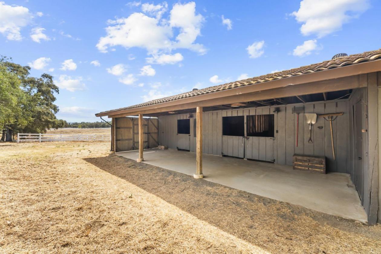 10-Acre Ranch in Equestrian Community - photo 21