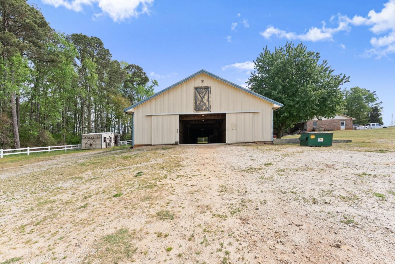 Beautiful Equestrian Estate on 19.8 Acres - photo 13