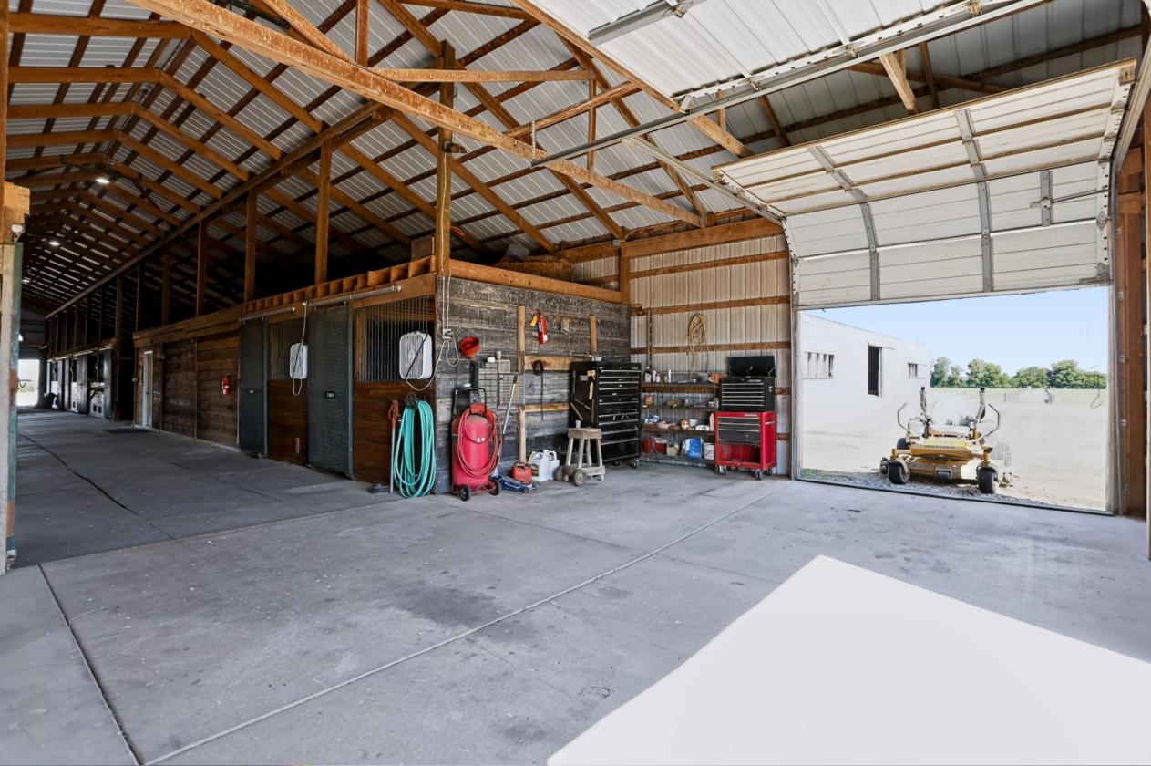 Ideal Equestrian training & boarding facility - photo 22