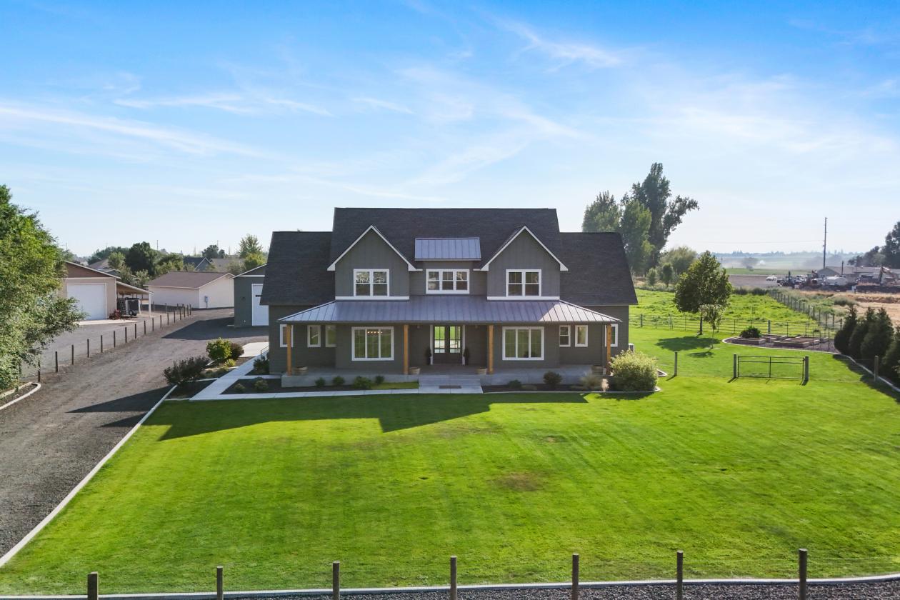 Custom Home on 3.49 Acres With Shop - photo 12