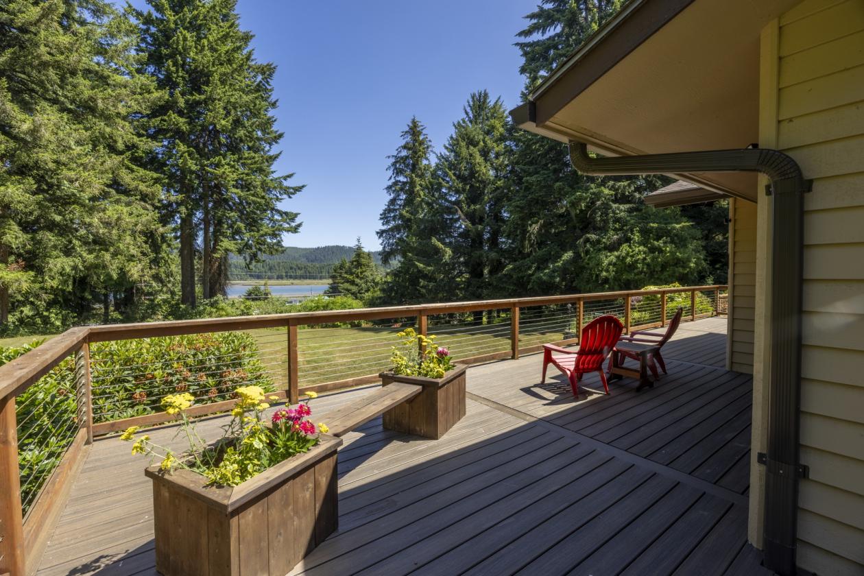 Unique Horse Property with a view of the Alsea Bay - photo 6
