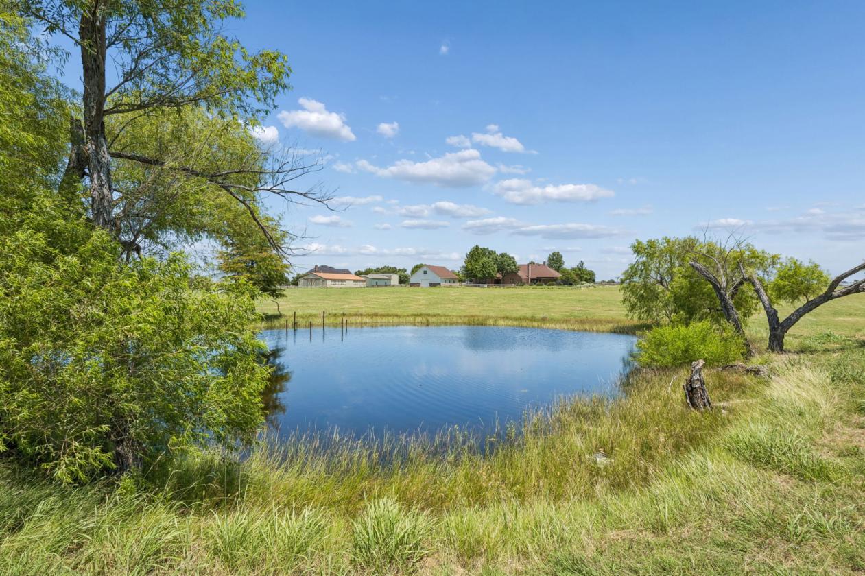 LUXURY MEETS COUNTRY LIFE ON 7.5 PICTURESQUE ACRES - photo 29