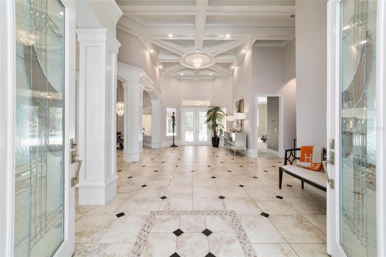 Modern Estate in Country Club Farms - photo 8