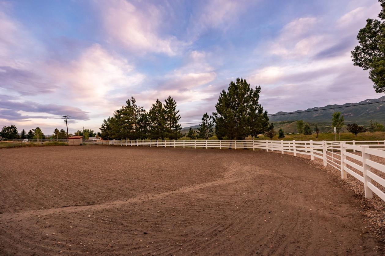 Incredibly Well-Maintained Horse Property - photo 21