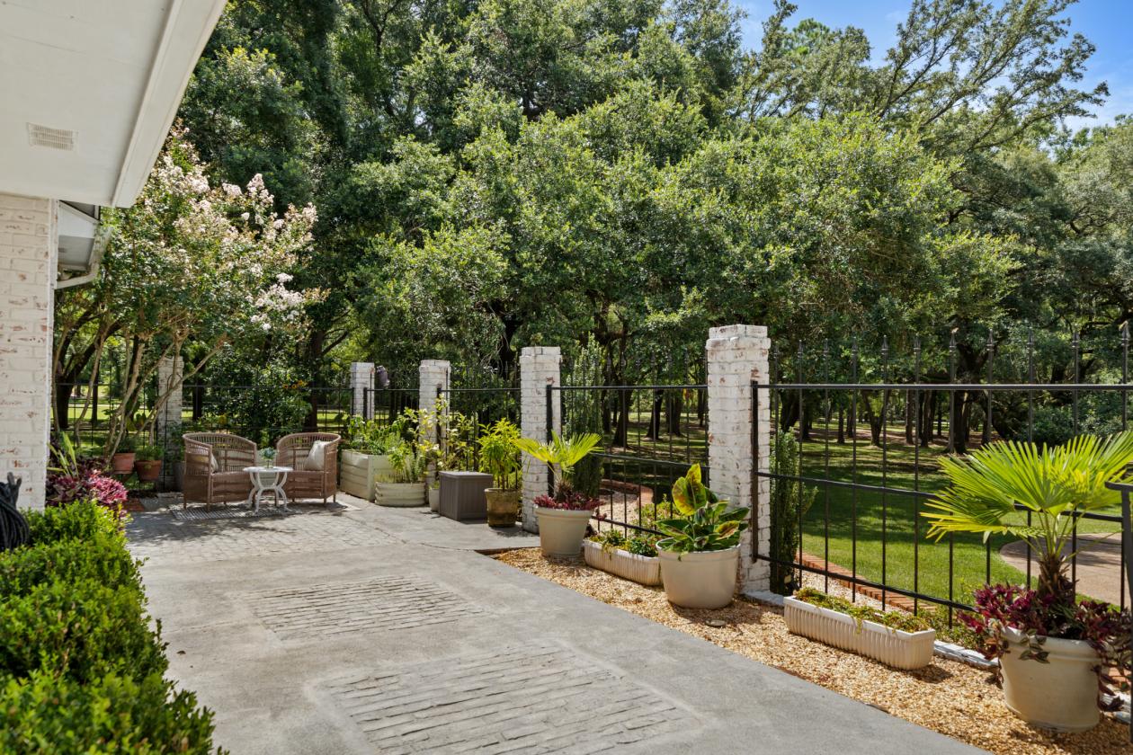 Coastal AL - French Country Estate 10+ Acres & Horses - photo 8