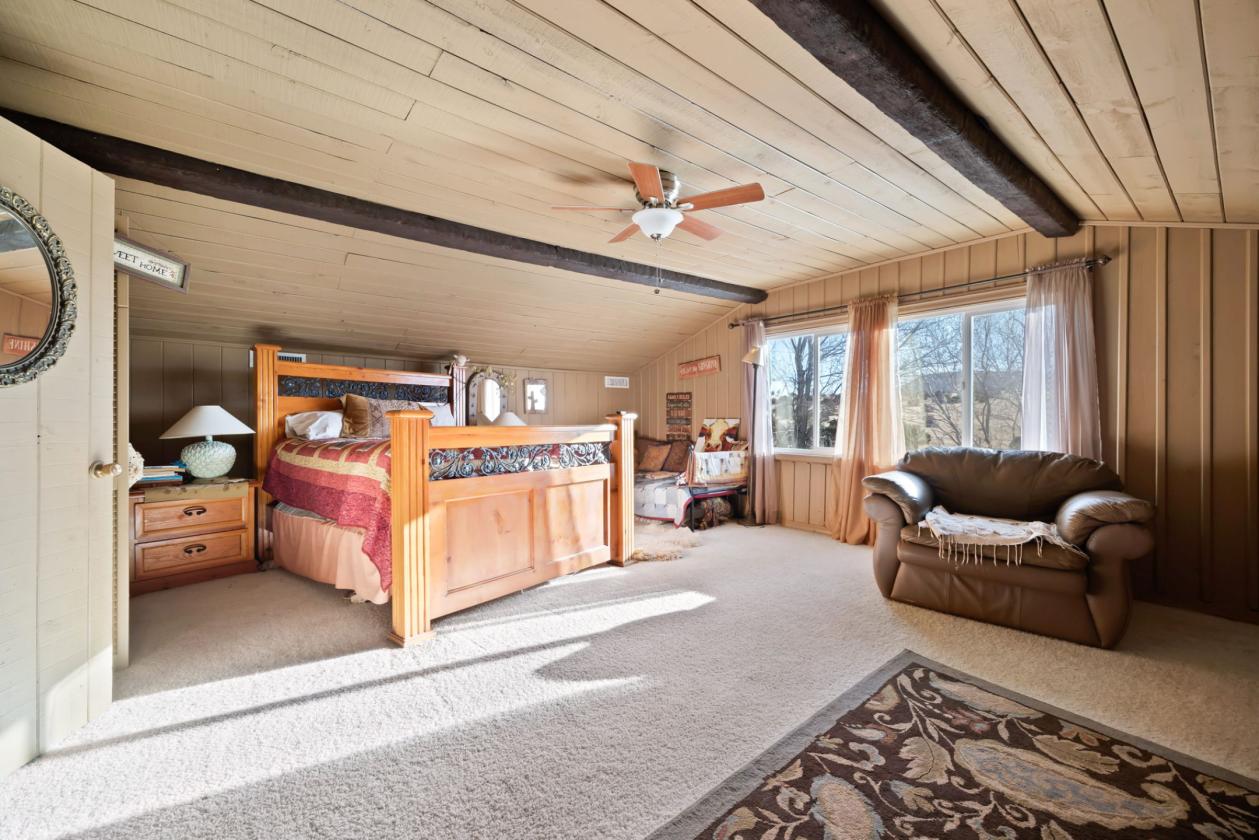 Gorgeous Home,Huge Shop, Perfect Horse Property - photo 25