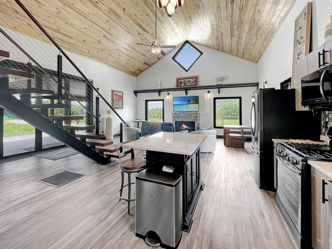 Show Stopper! 3 Home Luxury Horse Property - photo 10