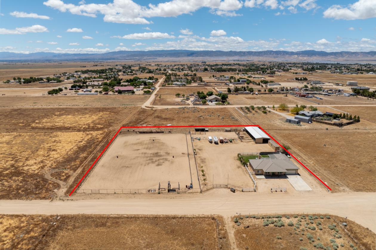 Turn key Ranch in west Lancaster - photo 2