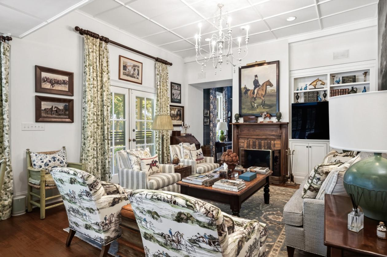Luxury Equestrian Estate bordered by Bruce's Field - photo 11