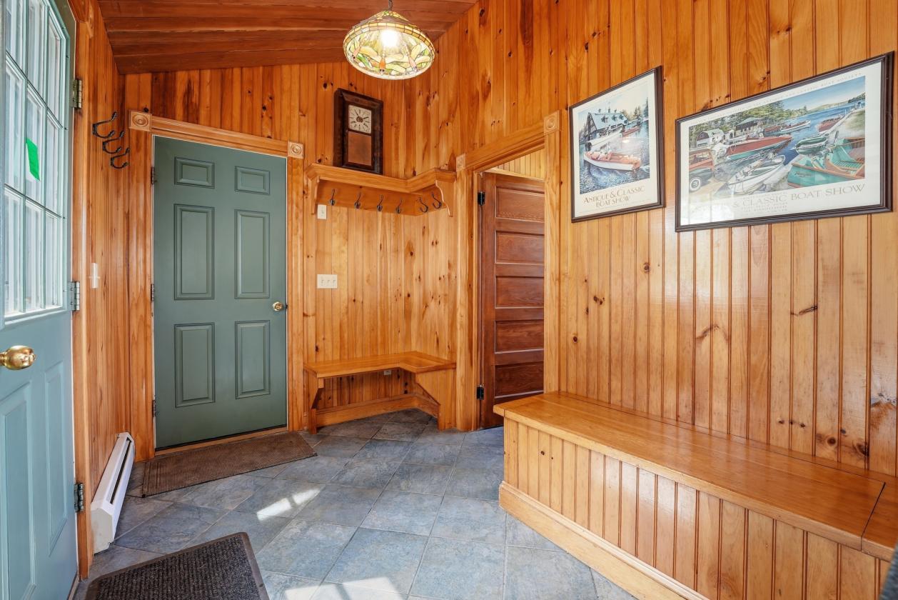 Horse farm with indoor arena & distant views - photo 5
