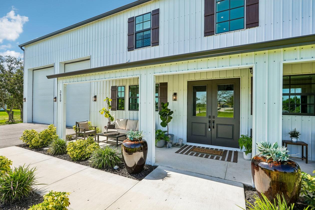 Custom Estate on 2.58 Fenced Acres - photo 4