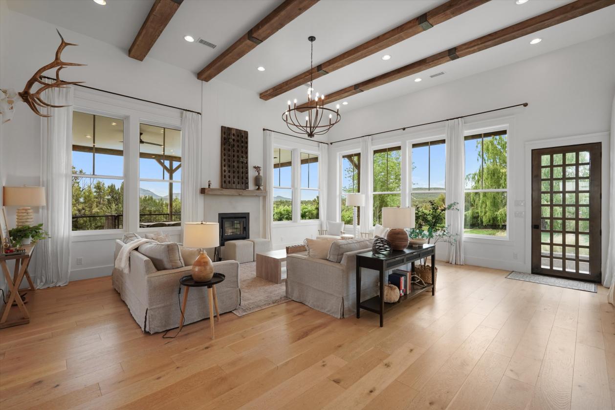 Luxury Mountain Equestrian Estate on 10.49 Acres - photo 5