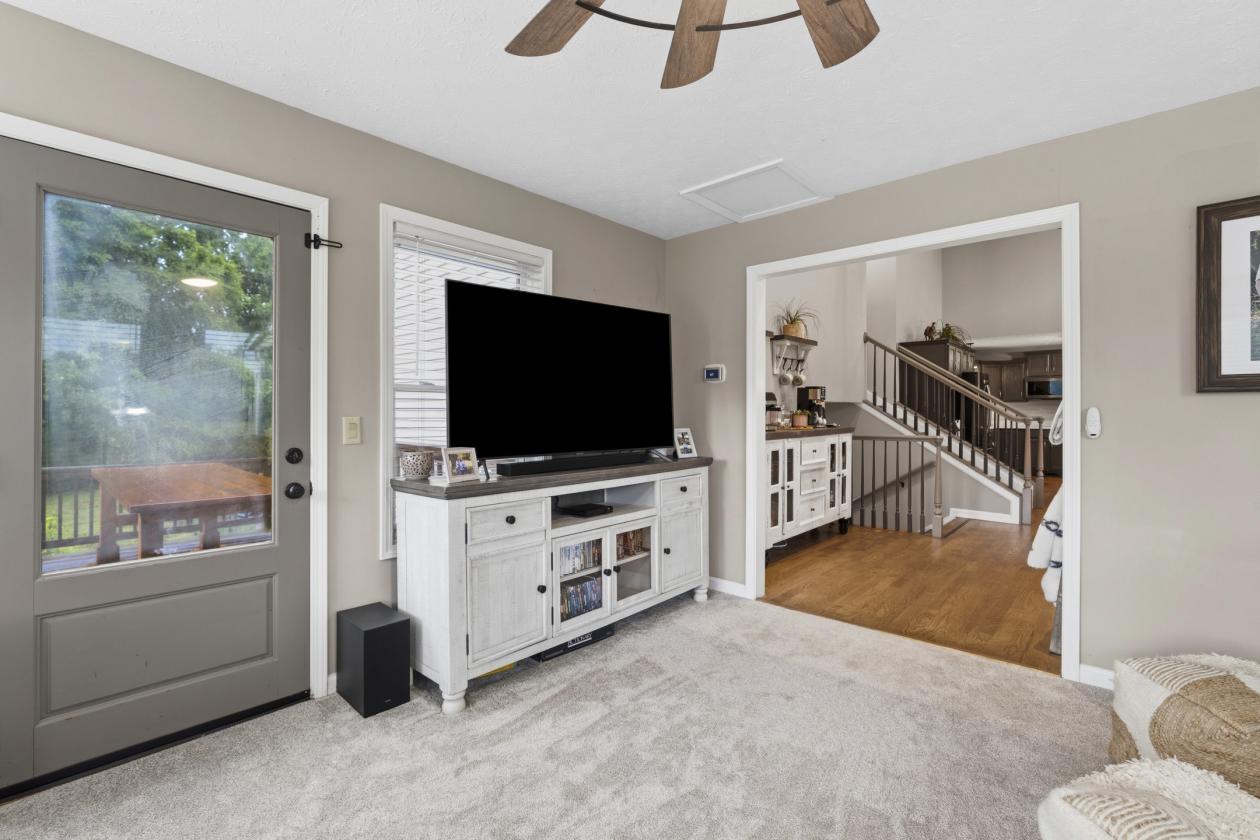 Remodeled Farmhouse in Private Community - photo 14