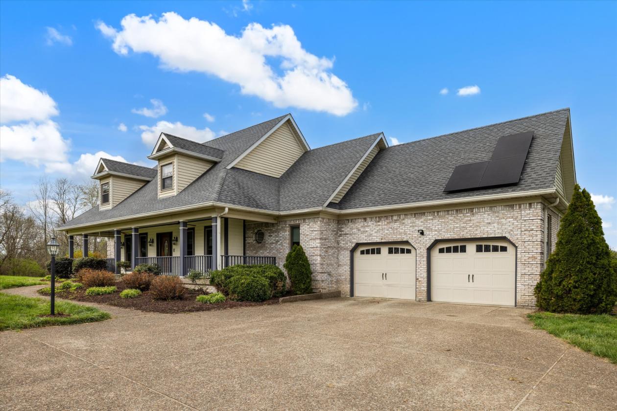 Turn-Key Equestrian Estate With Indoor Arena - photo 5