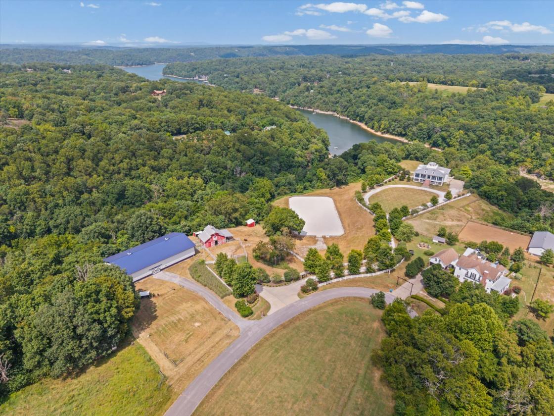 Luxury Lake Front Estate w/ Indoor & Outdoor Arena - photo 1