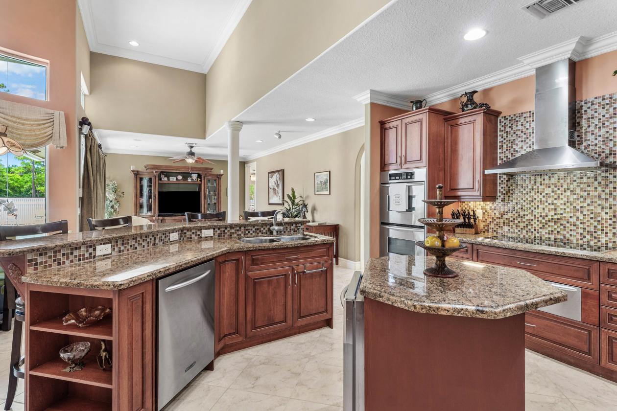 Spectacular 20-Stall Equestrian Estate on 6.34 Ac - photo 11