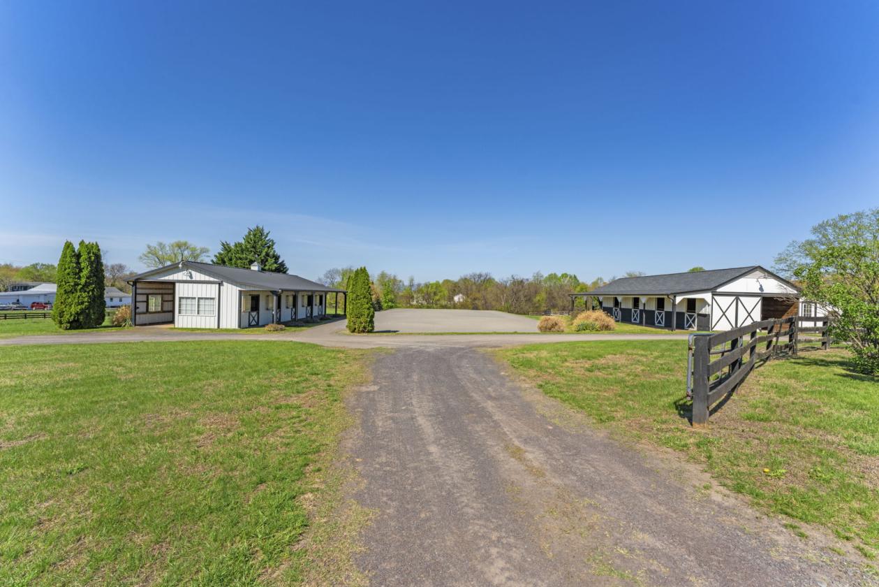 Equestrian Dream: Arenas, Homes & Charm - photo 17