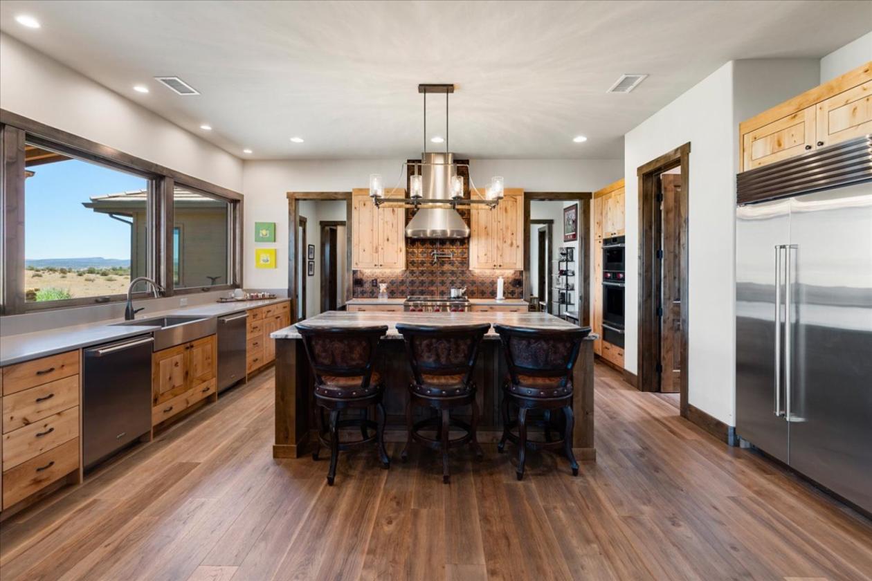 Remarkable Luxury Ranch on 38 Acres - photo 4