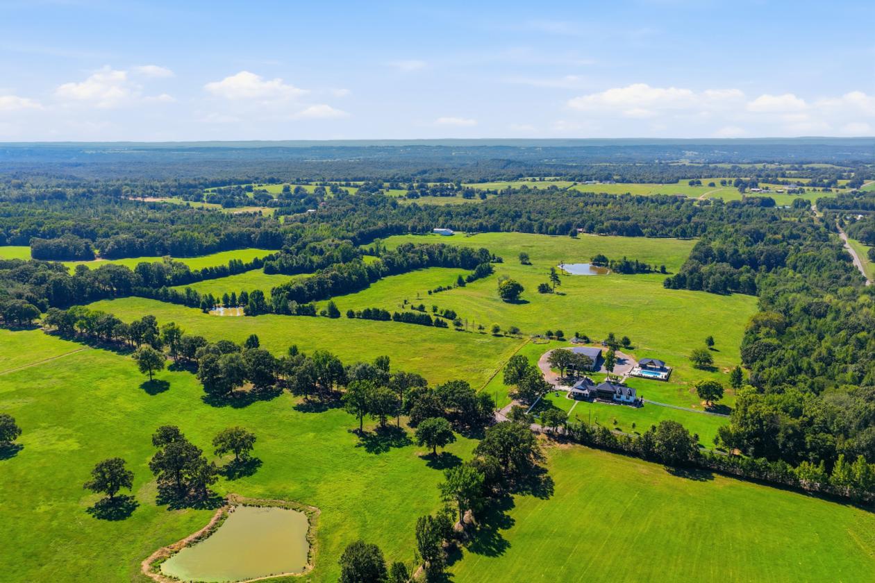 Luxury Horse Estate | Pool, Barn, Shop +28-71 Ac - photo 12