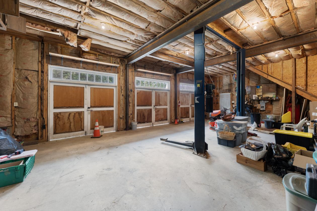 Exceptional Colonial with 2-Stall Barn on 6.22 Acres - photo 14