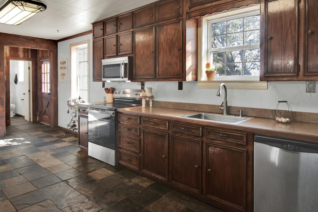 8.25 Acre Horse Property with Cozy Ranch House - photo 4