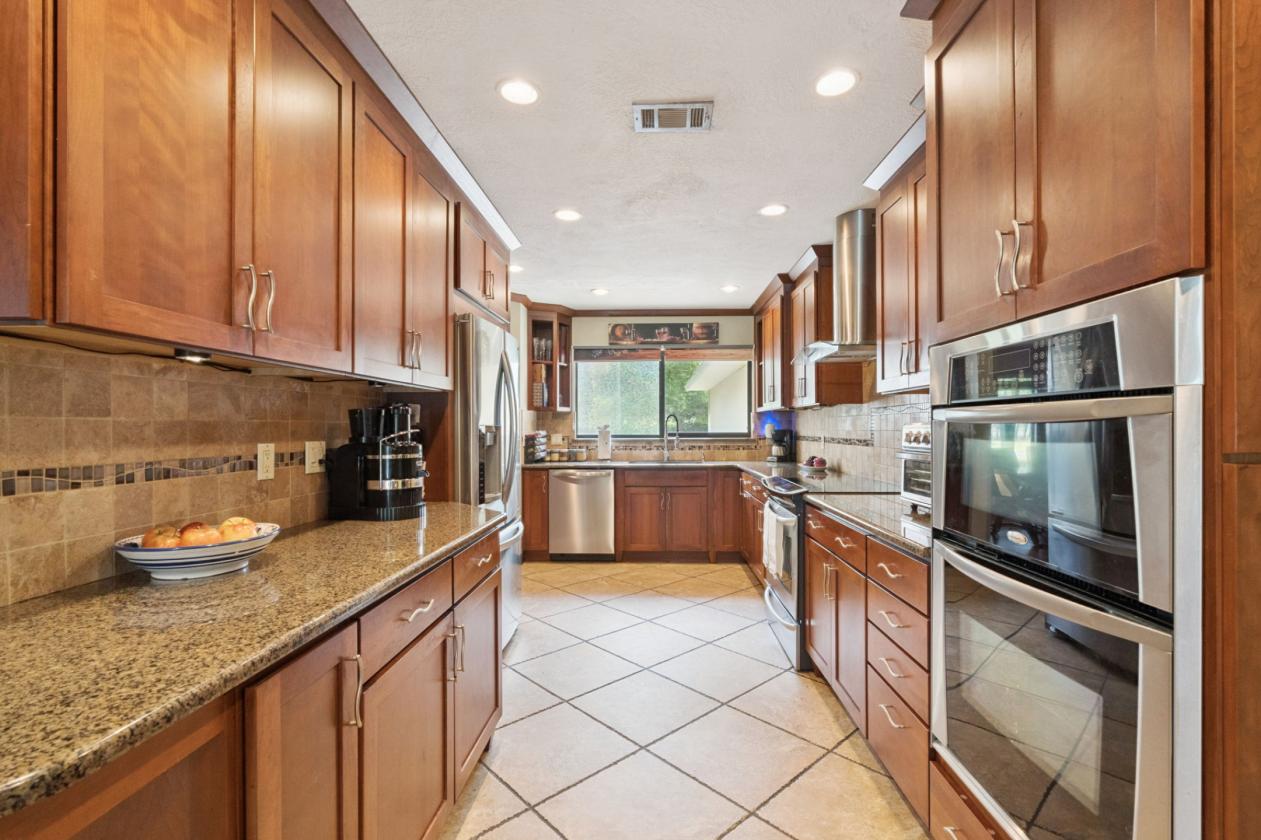 2.5 Acre Retreat with Guest House & Workshop - photo 14