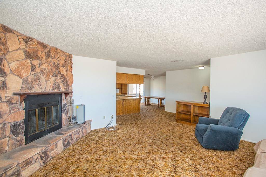 Country Living! Horse Property with 6 bedrooms 3 bath Ranch... Apple