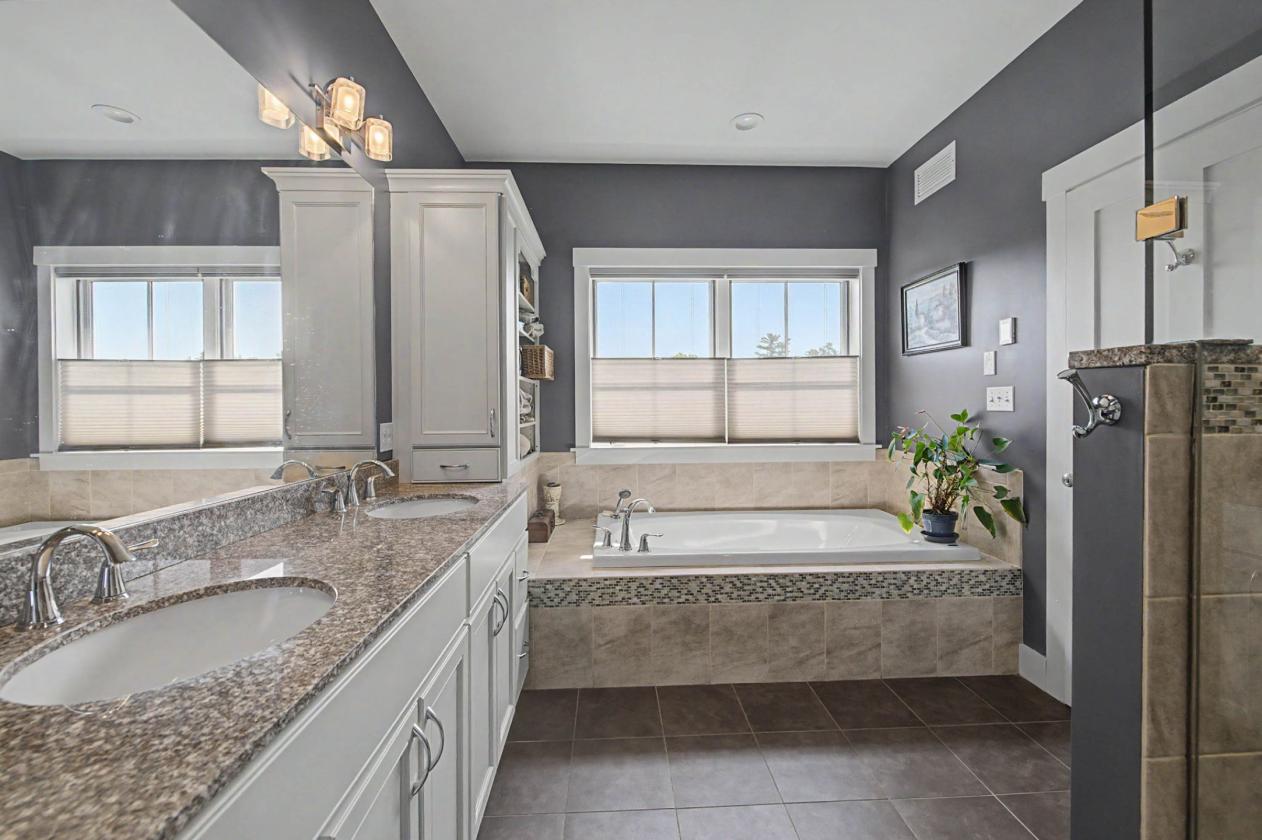 Red Sky Sanctuary Estate with equestrian potential - photo 19
