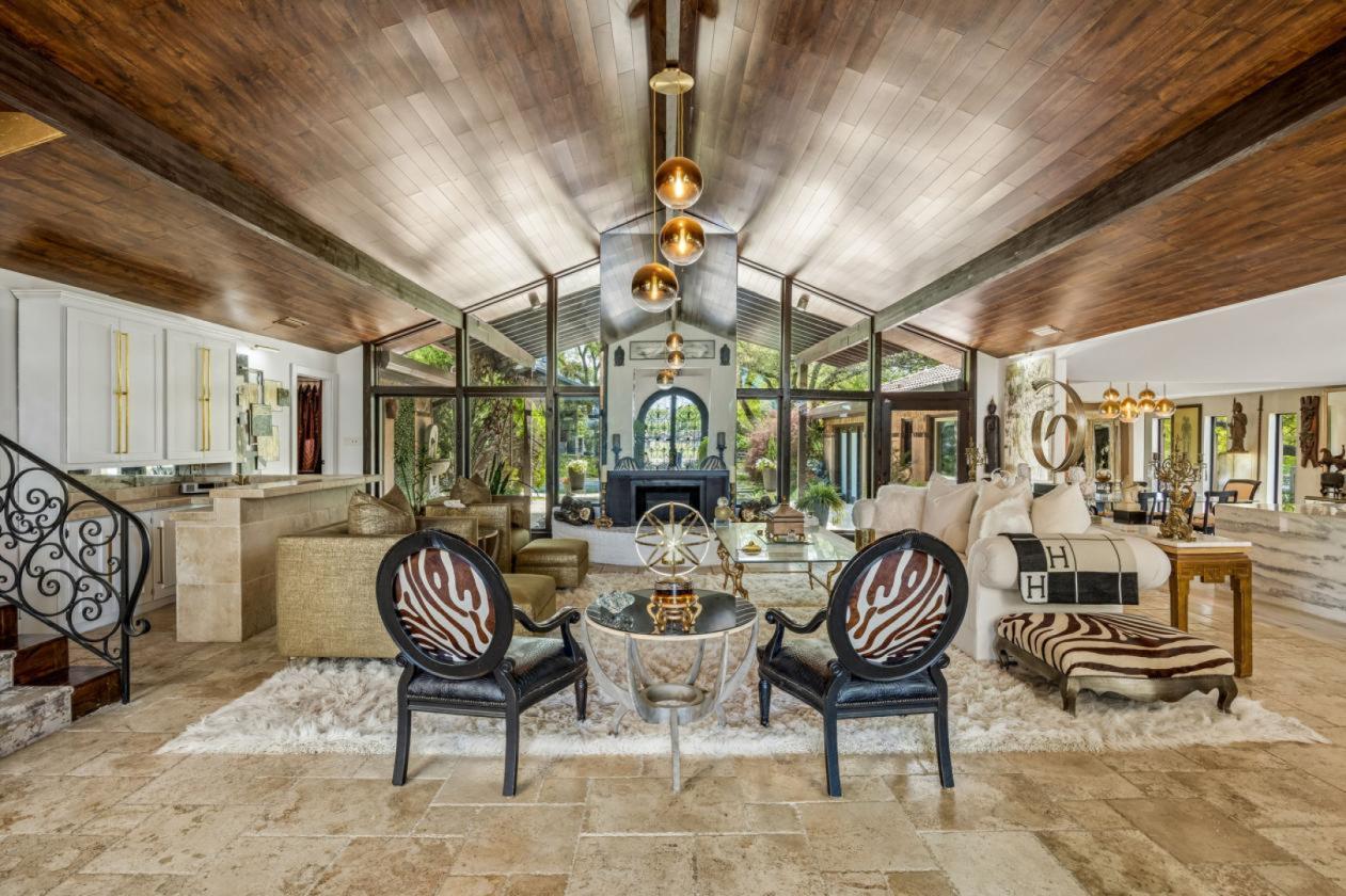 In-Town Luxury Resort Inspired Equestrian Retreat - photo 7