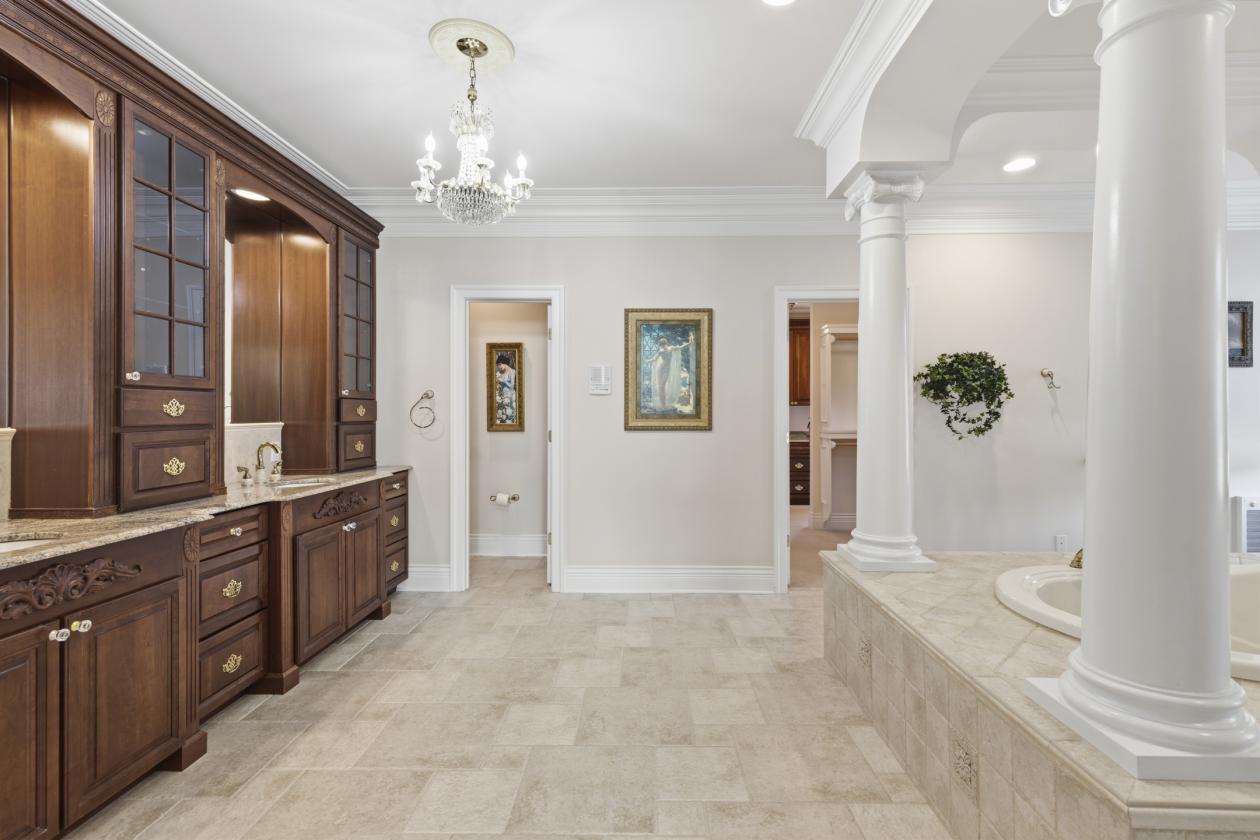 World-Class 115-Acre Luxury Farm Estate - photo 17