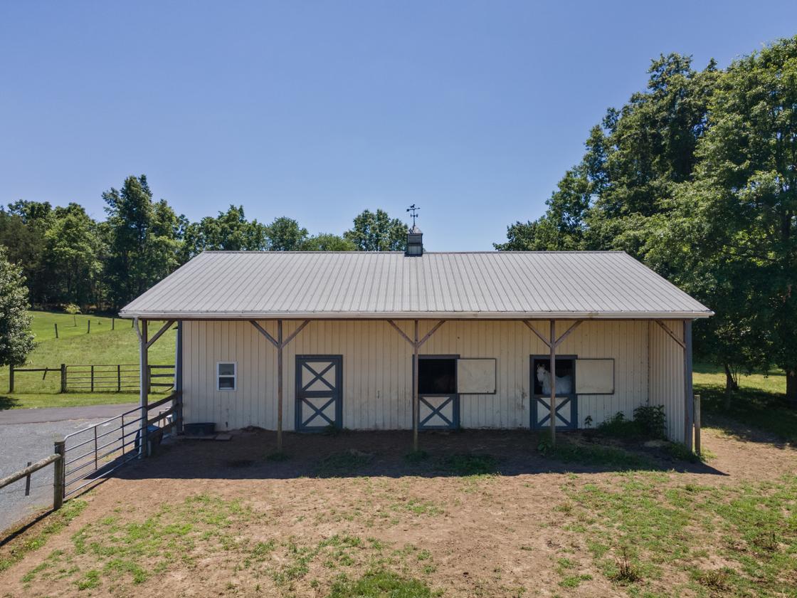 5+ Acre Farmette with 3 Stall Barn and Pool - photo 4