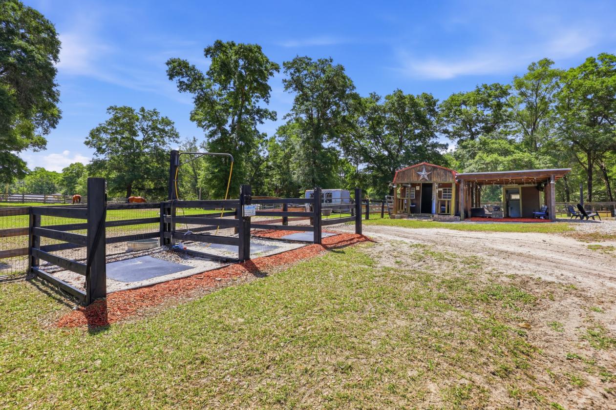 5.89-Acre Farm with 6-Stall Center-Aisle Barn - photo 16